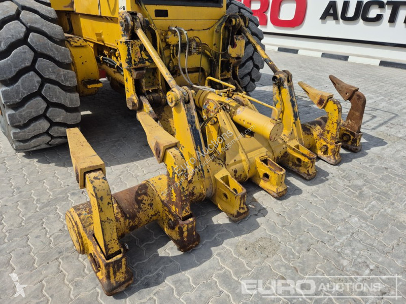 Buldozer Komatsu GD825A-2