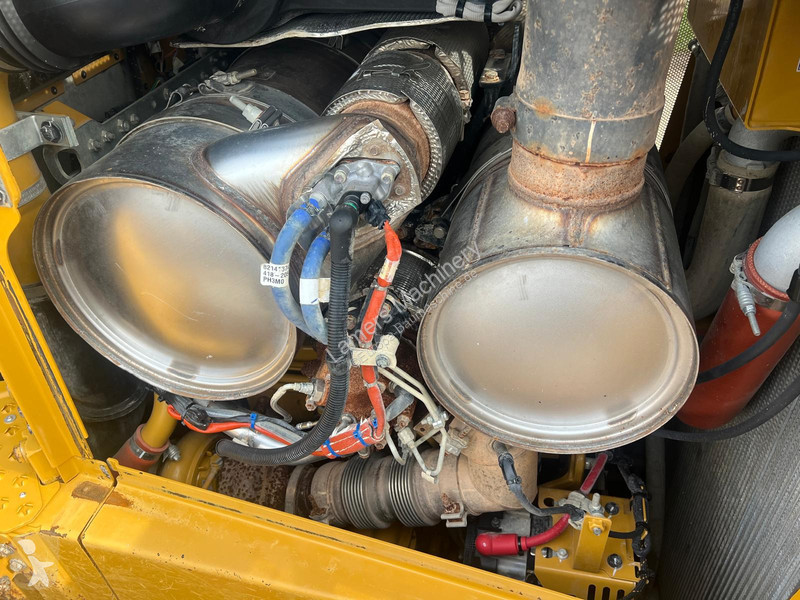 بلدوزر Caterpillar D6 XL next generation .
