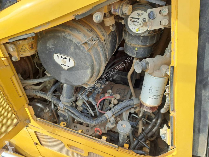 بلدوزر Komatsu i-24