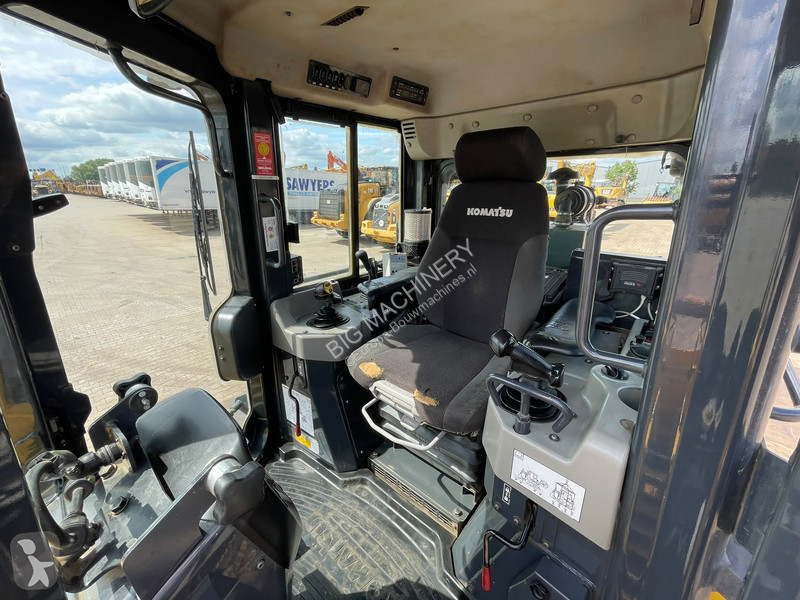بلدوزر Komatsu i-24