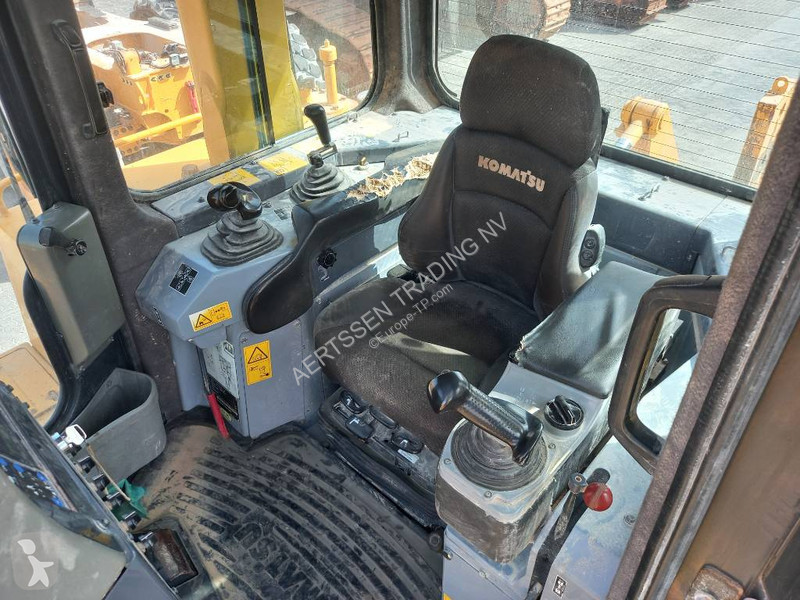 Buldozér Komatsu D275A-5R (EXW - Abu Dhabi)