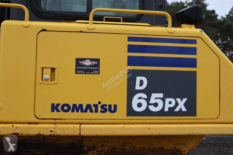 بلدوزر Komatsu