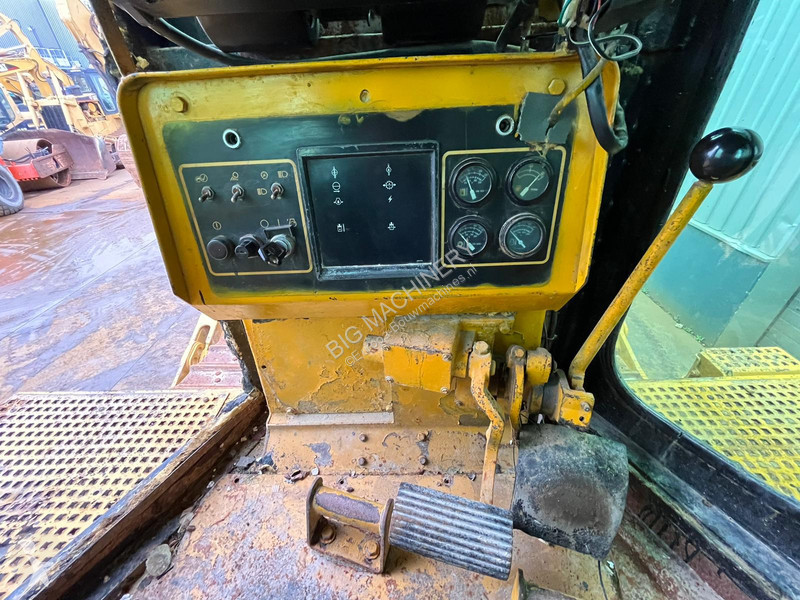 Bulldozer Caterpillar - Single shank ripper