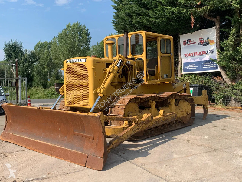 Bulldozer Caterpillar E Bulldozer with ripper...