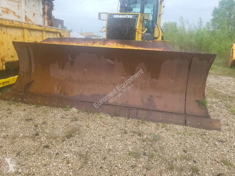 بلدوزر Komatsu
