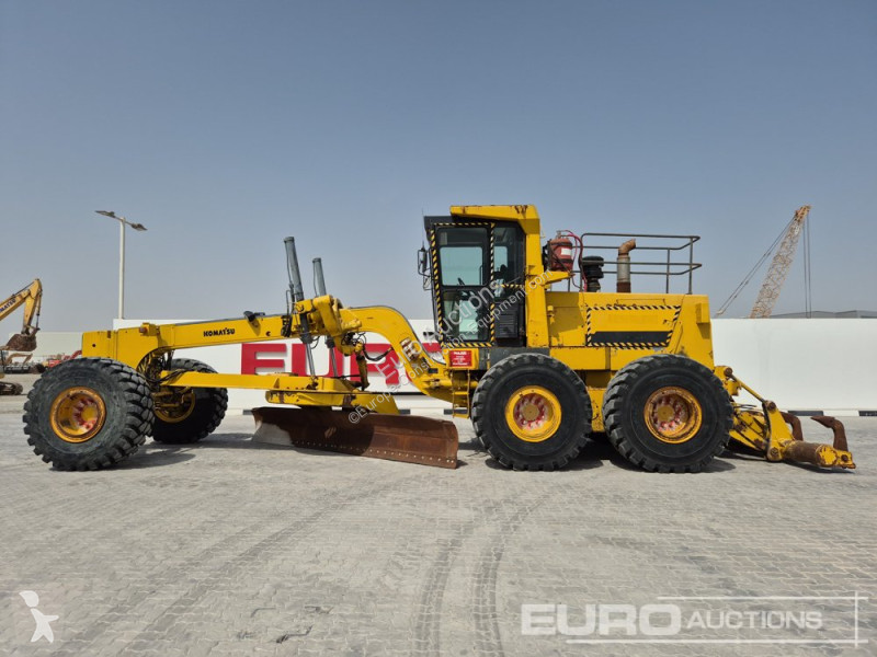 Buldozer Komatsu GD825A-2