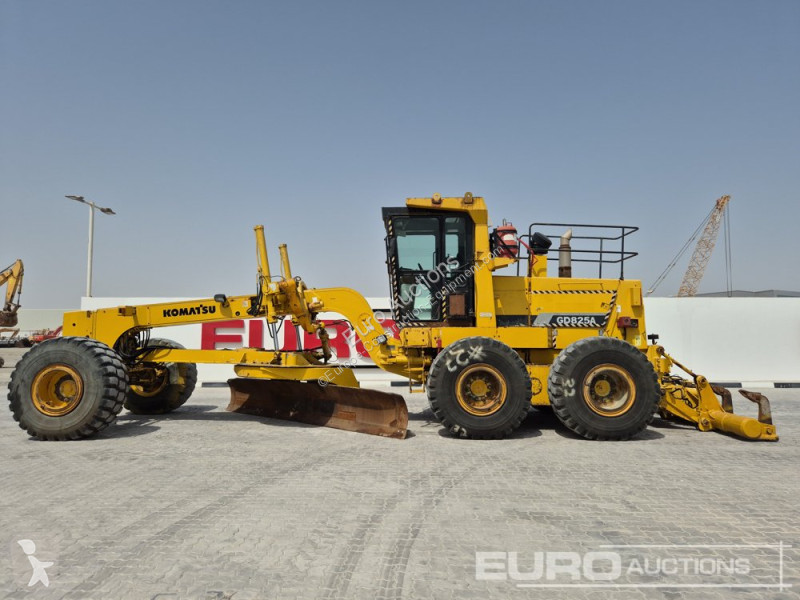 Buldozer Komatsu GD825A-2