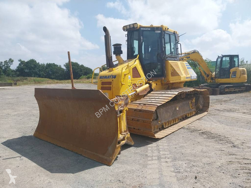 بلدوزر Komatsu