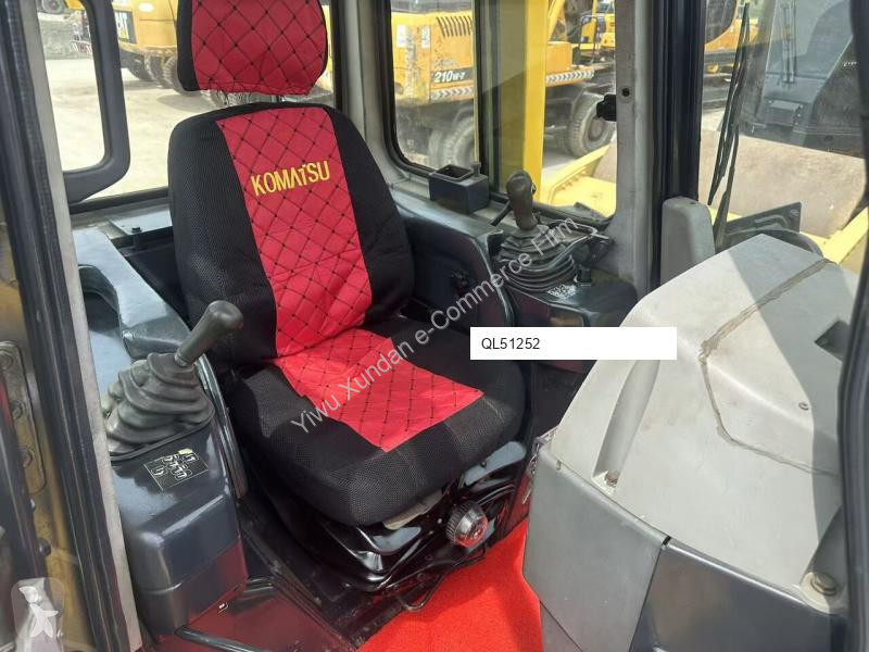 Buldozér Komatsu D65