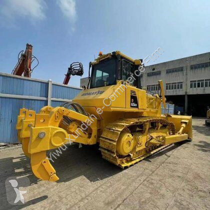 Buldozér Komatsu D65