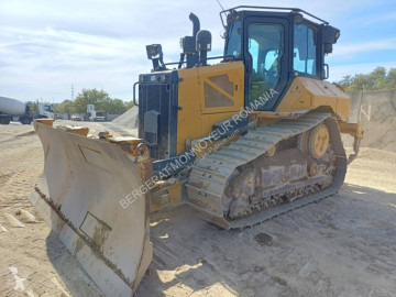 Buldozer na pásech Caterpillar