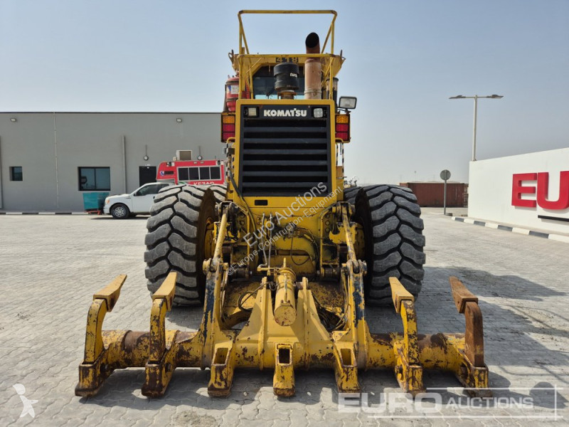 Buldozer Komatsu GD825A-2