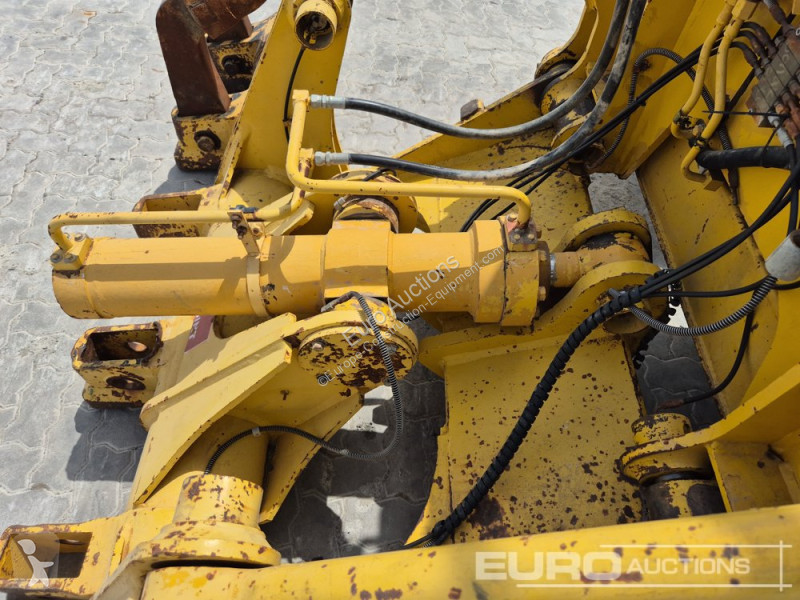 Buldozer Komatsu GD825A-2