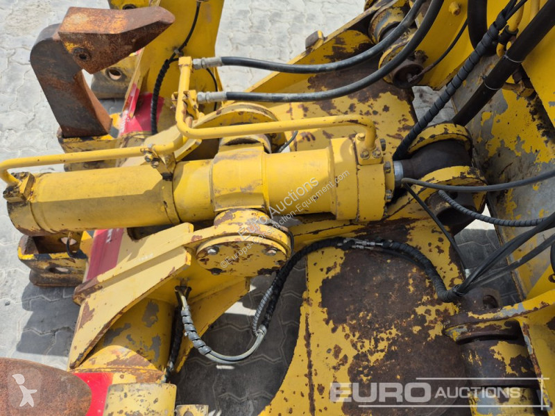 Bulldozer Komatsu GD825A-2