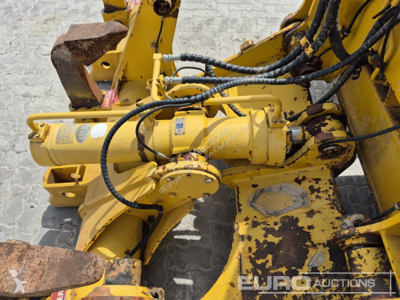 Buldozer Komatsu GD825A-2