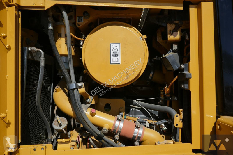 بلدوزر Caterpillar D6T
