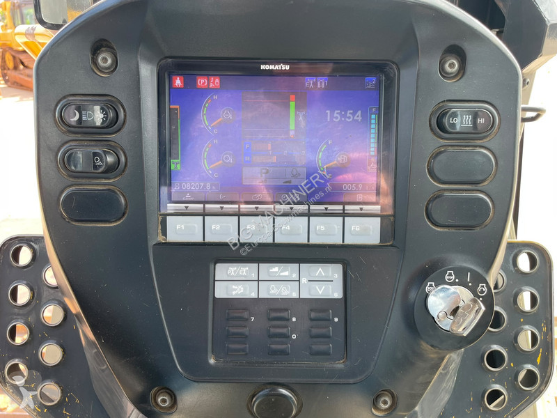 بلدوزر Komatsu i-24