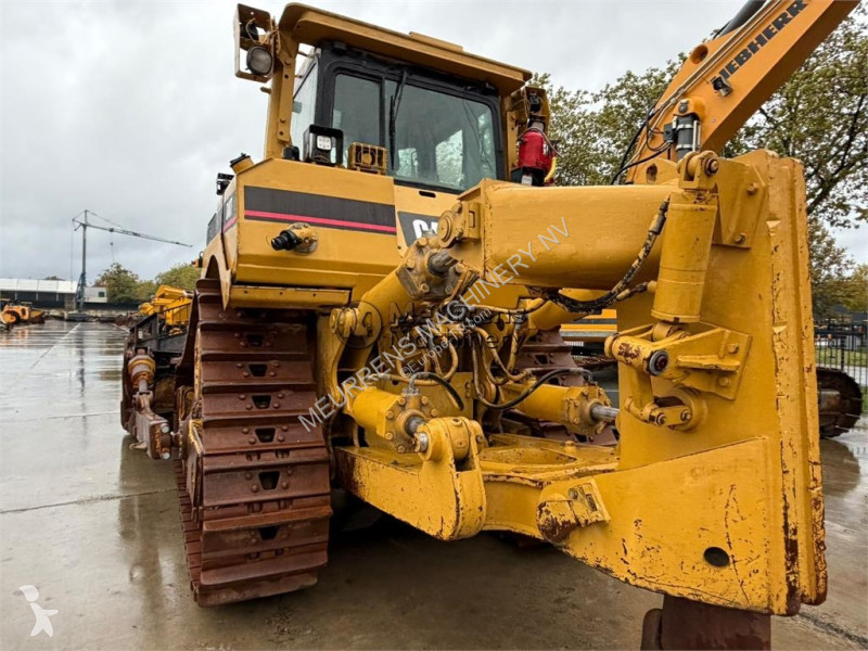 بلدوزر Caterpillar D8T