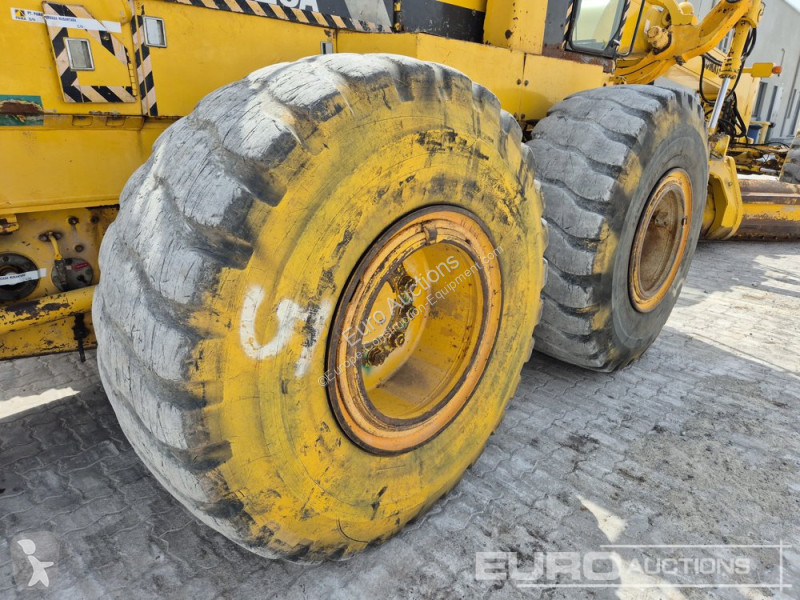 Buldozer Komatsu GD825A-2