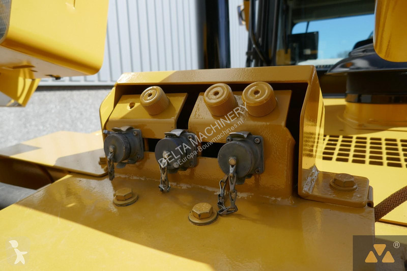 بلدوزر Caterpillar D6T