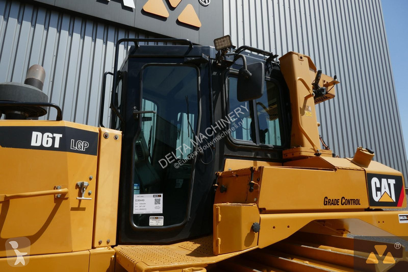 بلدوزر Caterpillar D6T