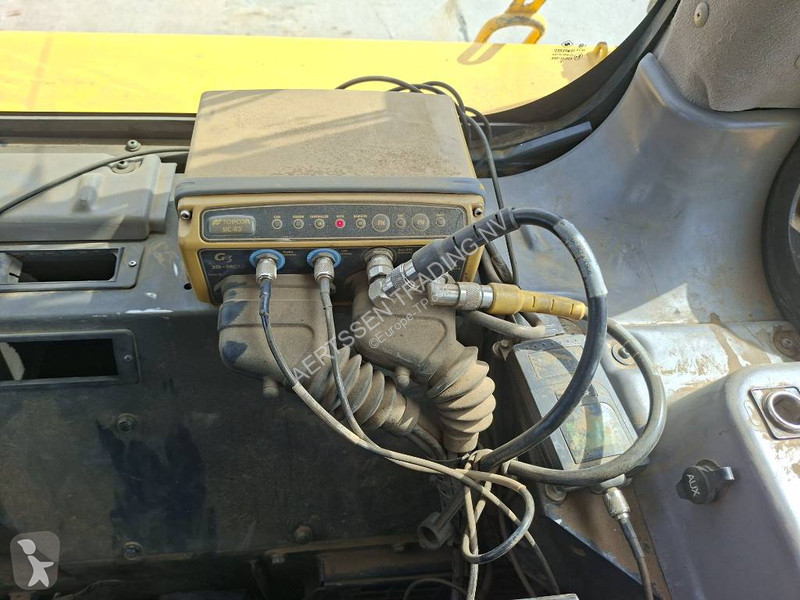 بلدوزر Komatsu (with Topcon 3D GPS)
