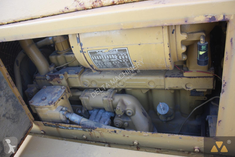 Bulldozer Caterpillar D6E Fuel tanker