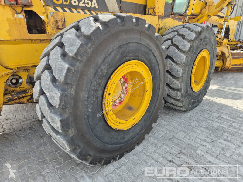 Buldozer Komatsu GD825A-2