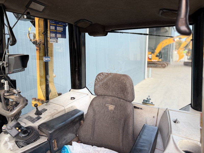 بلدوزر Caterpillar D6N