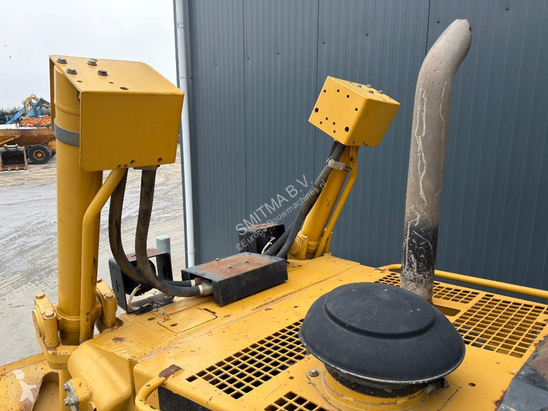 Buldozér Caterpillar D6T