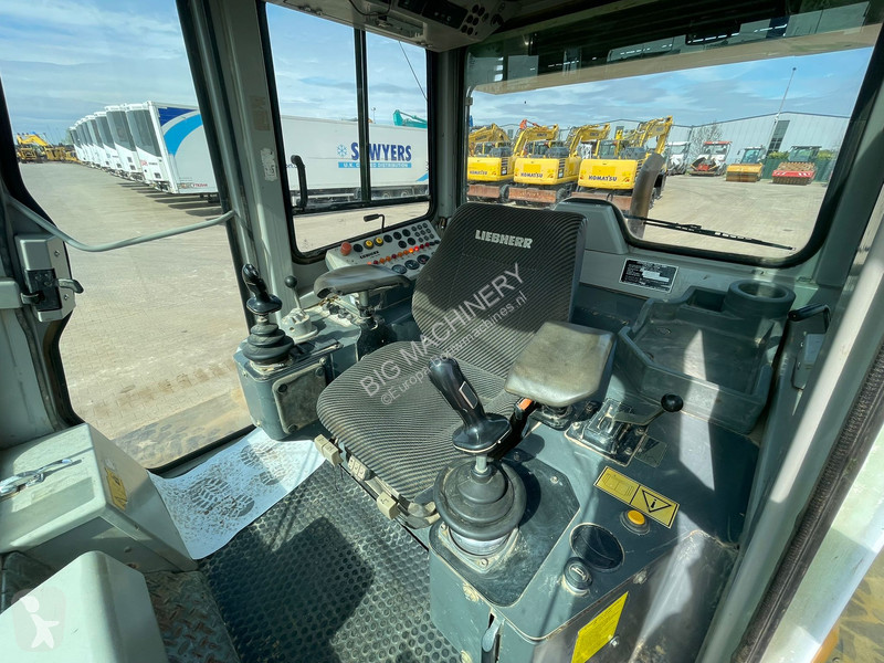 بلدوزر Liebherr LR622B