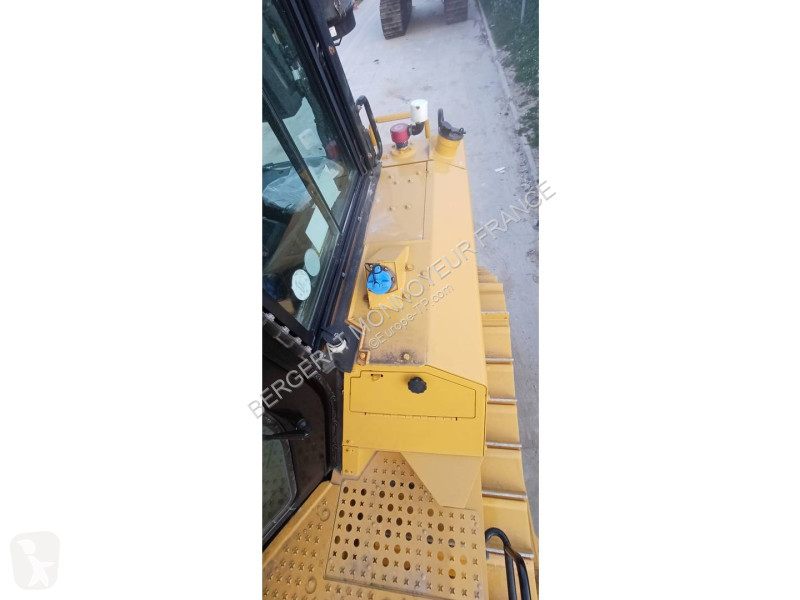 بلدوزر Caterpillar D6