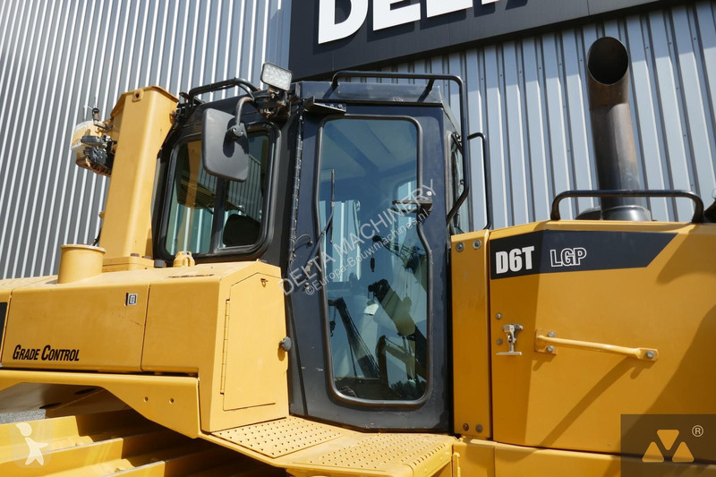 بلدوزر Caterpillar D6T