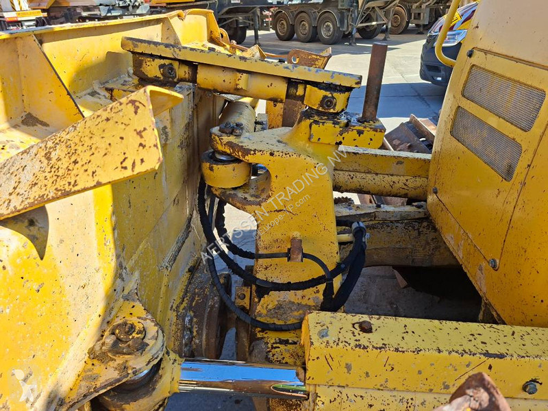 Buldozér Komatsu i-24