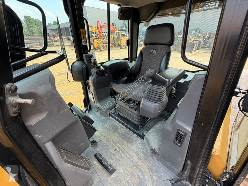 بلدوزر Caterpillar D4 LGP 15A ( / 2)