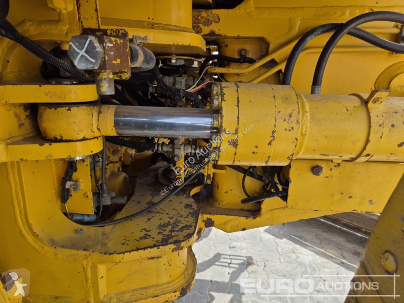 Buldozer Komatsu GD825A-2