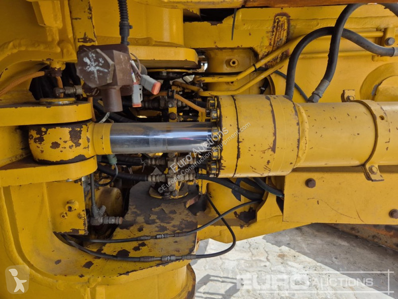 Bulldozer Komatsu GD825A-2
