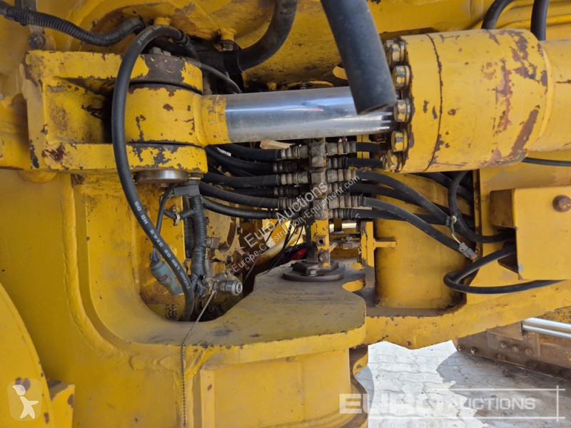 Buldozer Komatsu GD825A-2