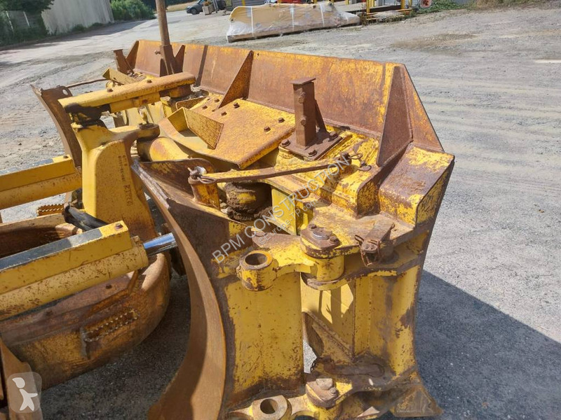 بلدوزر Komatsu