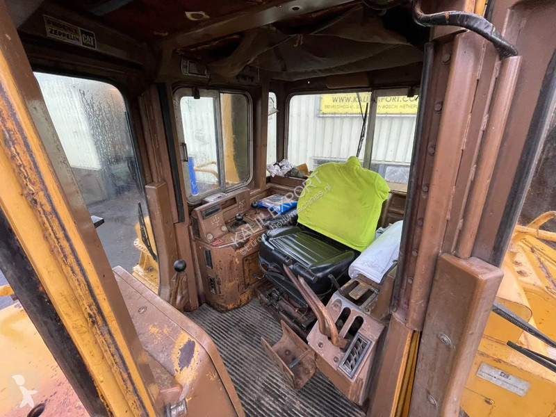 Bulldozer Caterpillar Dozer with Ripper Very...
