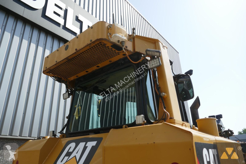 بلدوزر Caterpillar D6T