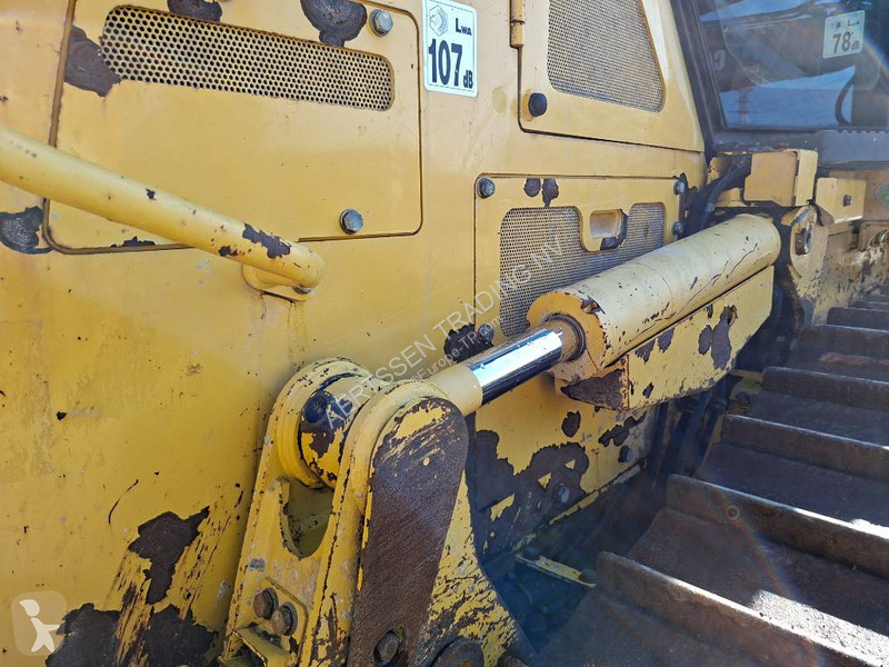Buldozér Komatsu i-24