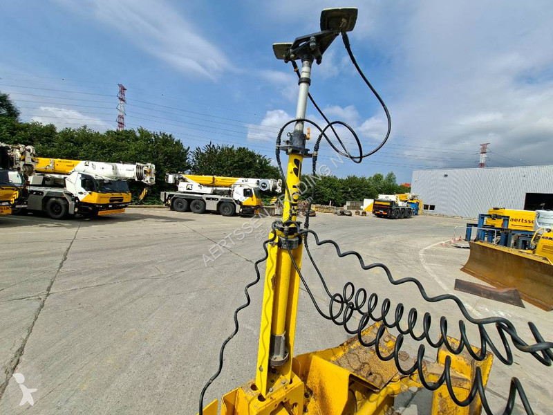 بلدوزر Komatsu (with Topcon 3D GPS)
