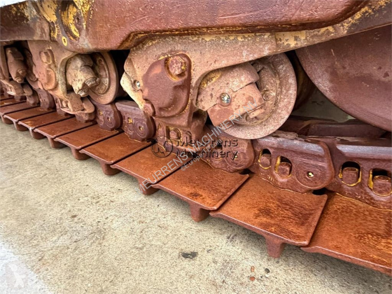 بلدوزر Caterpillar D8T