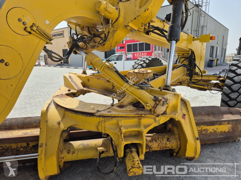 Buldozer Komatsu GD825A-2