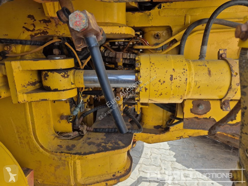 Buldozer Komatsu GD825A-2