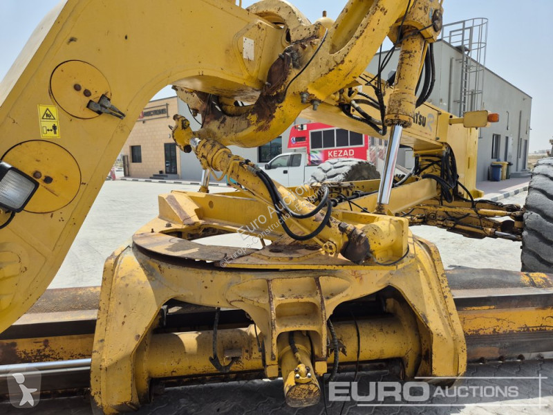 Buldozer Komatsu GD825A-2