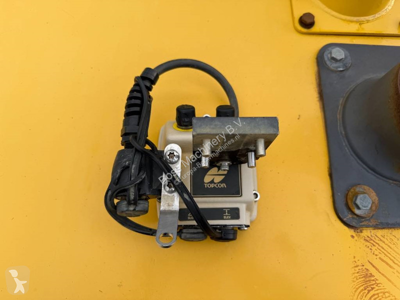 Бульдозер Komatsu 24 - 6-Way Blade / Ripper...