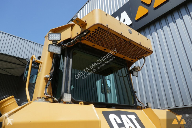 بلدوزر Caterpillar D6T