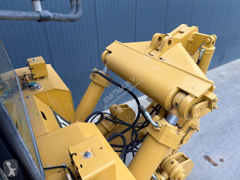 Buldozér Caterpillar - CE